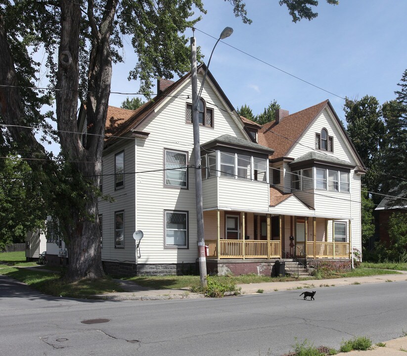 62 Spring St in Gloversville, NY - Building Photo