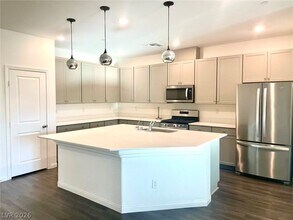 3250 Palindrome Ave in Henderson, NV - Building Photo - Building Photo