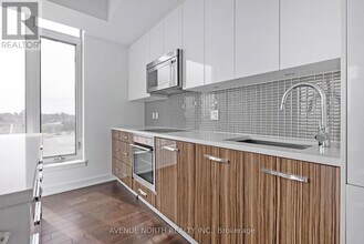 111-111 Champagne Ave S in Ottawa, ON - Building Photo - Building Photo