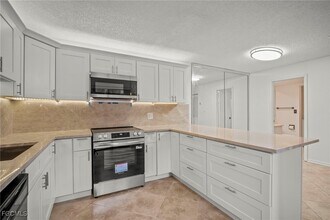 1703 Park Meadows Dr in Ft. Myers, FL - Building Photo - Building Photo