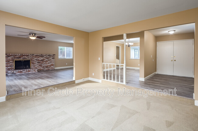 304 Cabrillo Pl in Pittsburg, CA - Building Photo - Building Photo