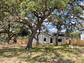 1219 Mesquite St in Blanco, TX - Building Photo