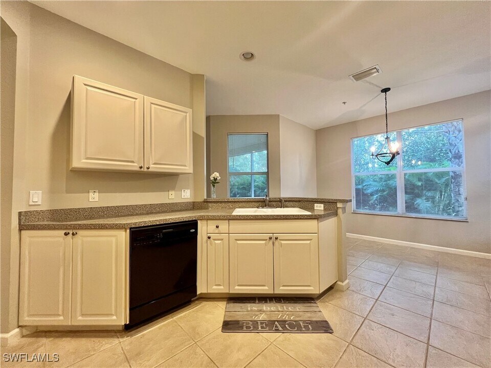 7844 Clemson St in Naples, FL - Building Photo