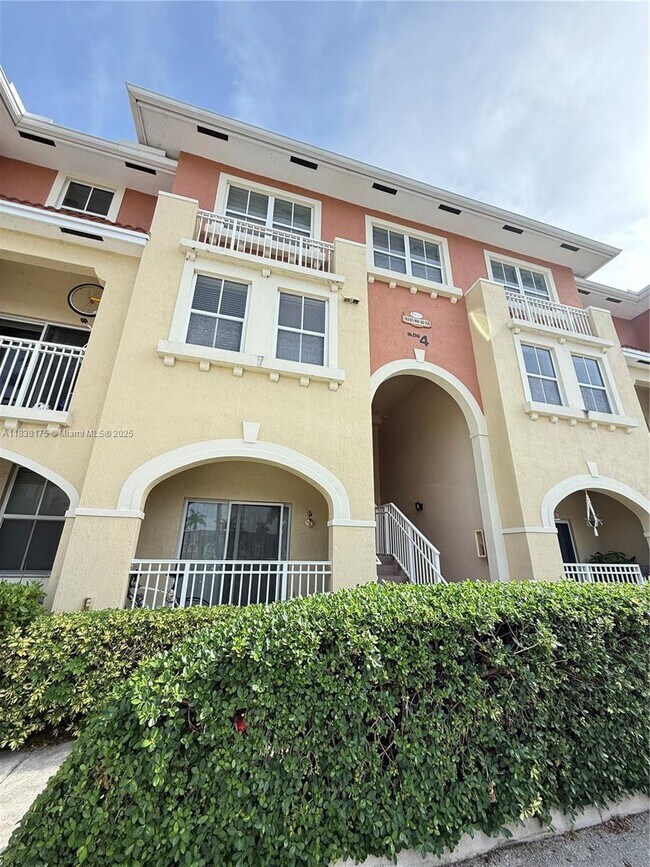 10805 NW 89th Terrace in Doral, FL - Building Photo - Building Photo