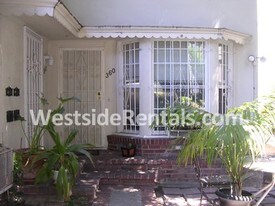 360 N Doheny Dr, Unit 360 in West Hollywood, CA - Building Photo
