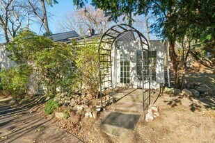 2 Cross Hwy in Westport, CT - Building Photo