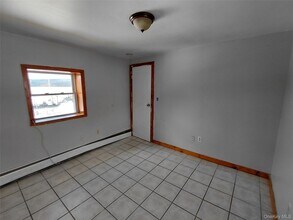 2071 Ulster Ave in Lake Katrine, NY - Building Photo - Building Photo