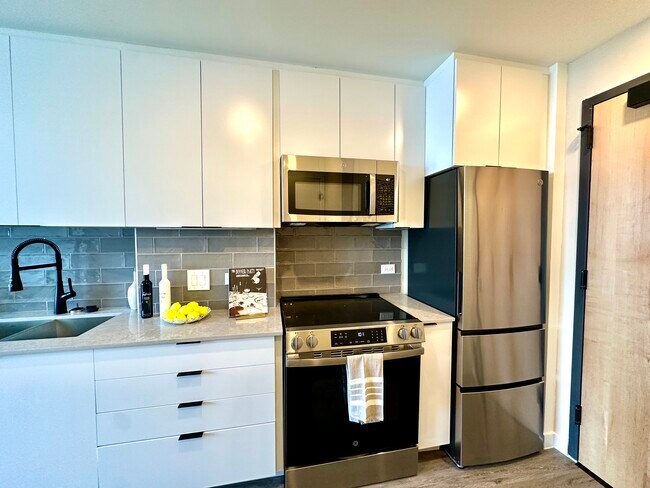 105 NE 25th St, Unit S2 in Miami, FL - Building Photo - Building Photo
