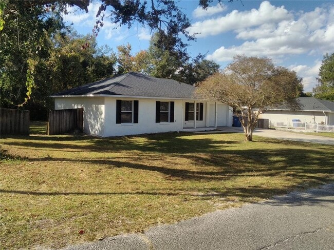 330 Chestnut Ave in Orange City, FL - Building Photo - Building Photo