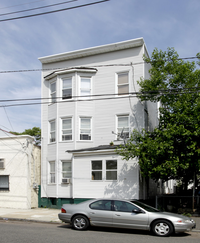 205 Florida St in Elizabeth, NJ - Building Photo - Building Photo