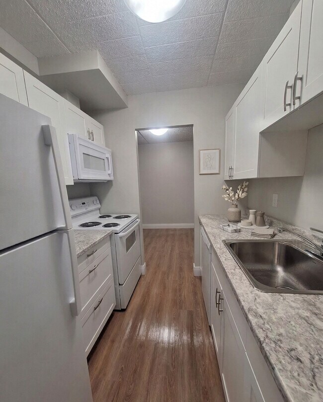 Lewis Court Apartments in Sault Ste Marie, ON - Foto de edificio - Building Photo