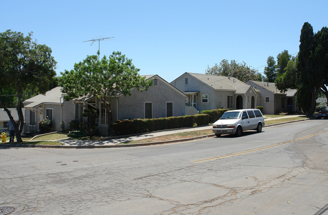 630 E Virginia Ter in Santa Paula, CA - Building Photo