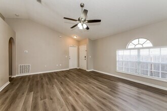 1023 Brenton Leaf Dr in Ruskin, FL - Building Photo - Building Photo