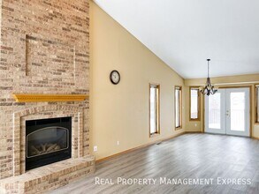 4 Bedroom 3.5 Bathroom Single Family Townh in Sioux Falls, SD - Building Photo - Building Photo