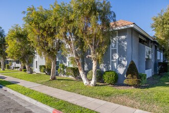 Diamond Apartments in Anaheim, CA - Foto de edificio - Building Photo