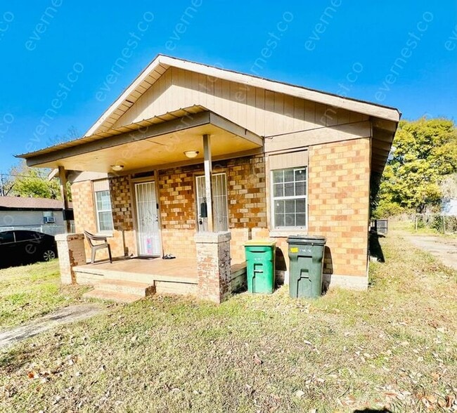 property at 1318 W 13th St