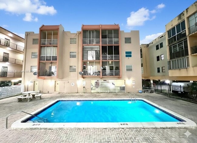 6095 W 19th Ave in Hialeah, FL - Building Photo - Building Photo