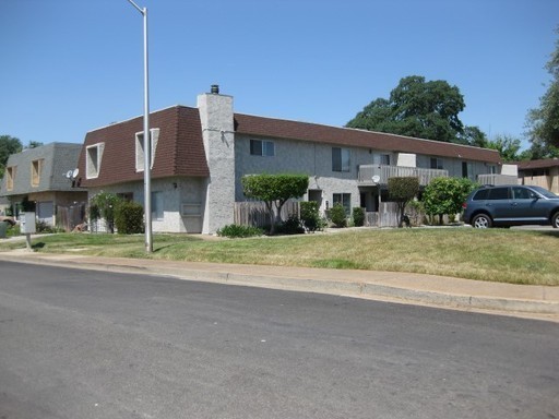 680 Saginaw St-Unit -7 in Redding, CA - Foto de edificio