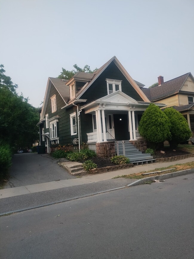 204 Caroline St, Unit Upper