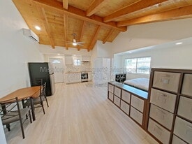 425 San Domingo Dr in Santa Barbara, CA - Building Photo