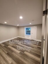 210 S Elm Ave in Dunn, NC - Foto de edificio - Building Photo