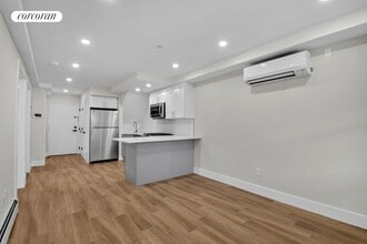 21-15 42nd St in Queens, NY - Building Photo - Building Photo