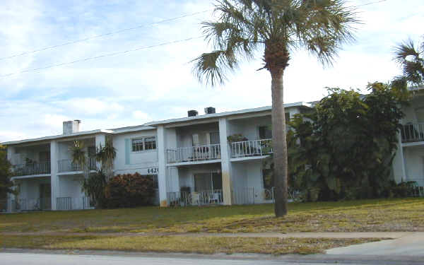 4420 37th St S in St. Petersburg, FL - Foto de edificio