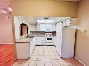 5048 Spencer St in Las Vegas, NV - Building Photo - Building Photo