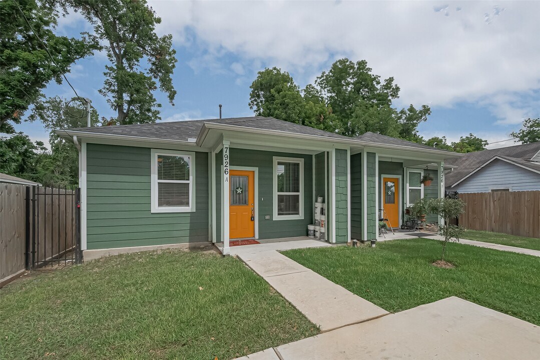 7926 Easter St in Houston, TX - Building Photo