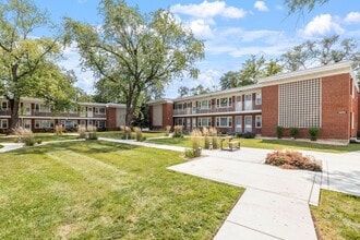WHEATON COURT, LLC in Wheaton, IL - Foto de edificio - Interior Photo
