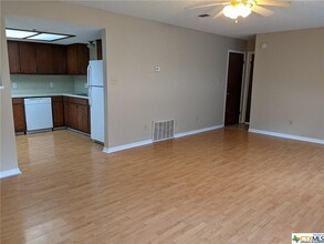 300 Craddock Ave, Unit 300 in San Marcos, TX - Building Photo - Building Photo