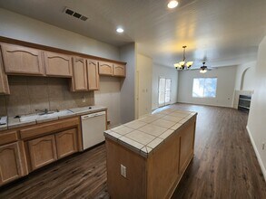 307 Villa Elegante Dr in Bakersfield, CA - Building Photo - Building Photo