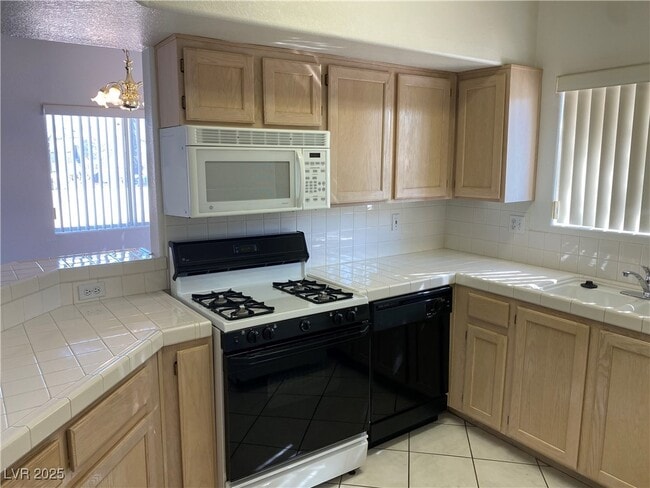 property at 900 Heavenly Hill Ct