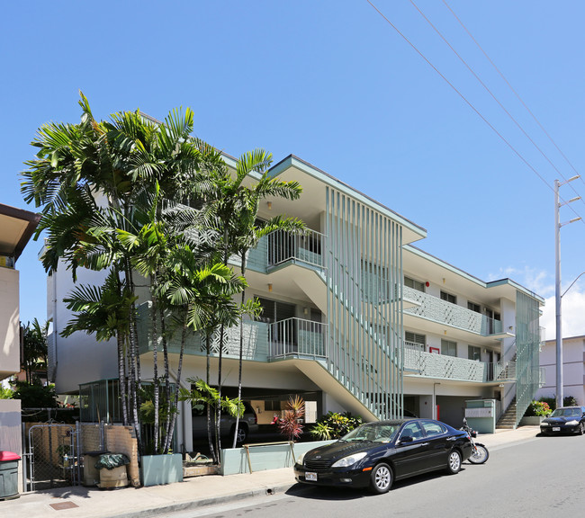 Hale Kilohana Apartments in Honolulu, HI - Building Photo - Building Photo