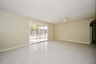 450 Bard St in Moorpark, CA - Building Photo - Building Photo