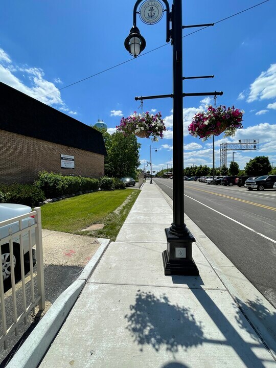 37 Nippersink Blvd in Fox Lake, IL - Building Photo