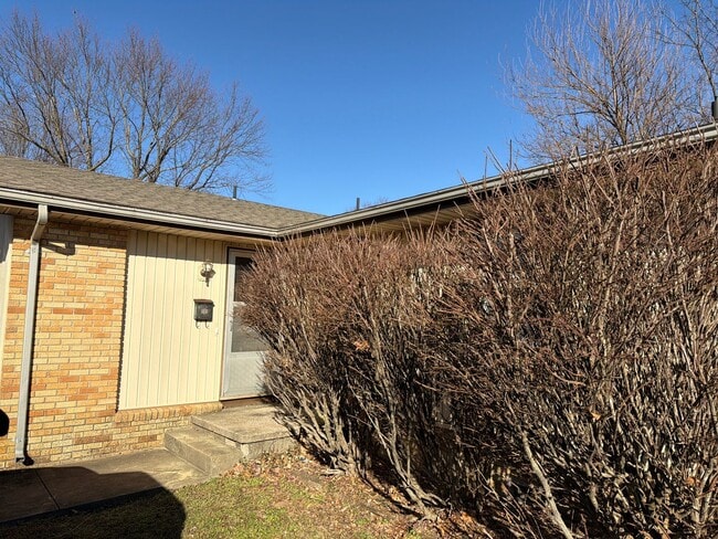 property at 3335 E Sunset St