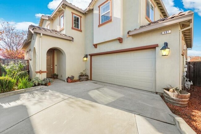 607 Embassy Cir in Vacaville, CA - Building Photo - Building Photo