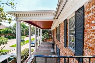 2824 Briarhurst Dr in Houston, TX - Building Photo - Building Photo