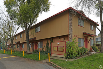 Blue Ridge Circle Apartments in Stockton, CA - Building Photo - Building Photo