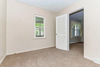 1003 N Morris Ave in Bloomington, IL - Building Photo - Building Photo