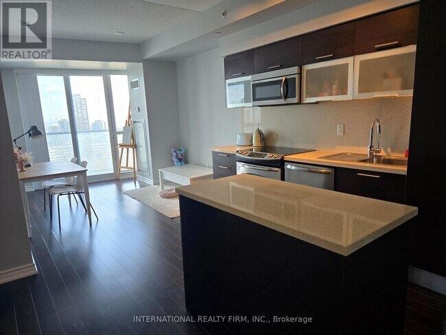 property at 386 Yonge St