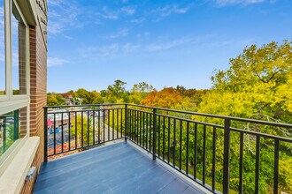 555 Roger Williams Ave in Highland Park, IL - Building Photo - Building Photo