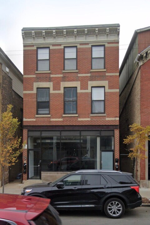 1851 W Chicago Ave in Chicago, IL - Building Photo