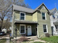 857 Lafayette Ave NE