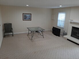 7827 Butterfield Ln, Unit A in Annandale, VA - Building Photo