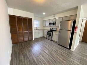 714 Centre St-Unit -Unit C in Savannah, GA - Foto de edificio - Building Photo