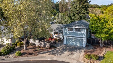 5270 Arnica Way in Santa Rosa, CA - Building Photo - Building Photo