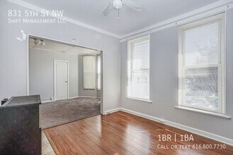 831 5th St NW in Grand Rapids, MI - Building Photo - Building Photo