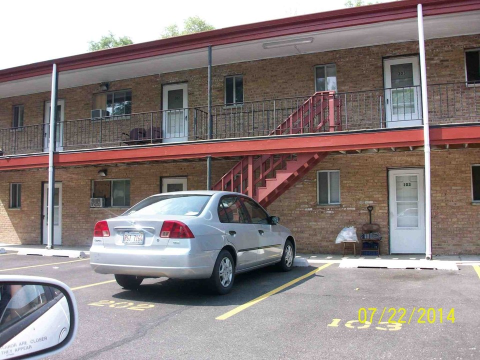 Karmel Apartments in Zion, IL - Building Photo